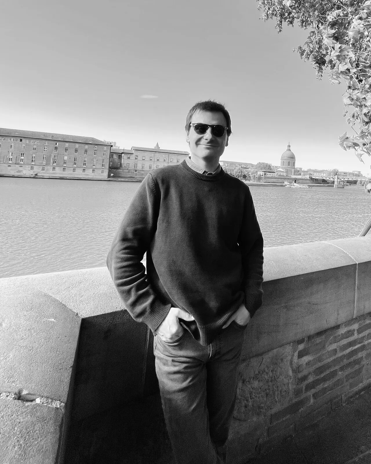 Fernando Munita a orillas del río Garona, en Toulouse, Francia